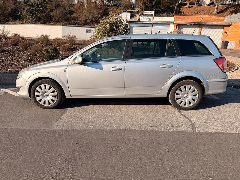 Gebraucht Opel Astra 110 PS (80 kW) 2010 Silber Kombi