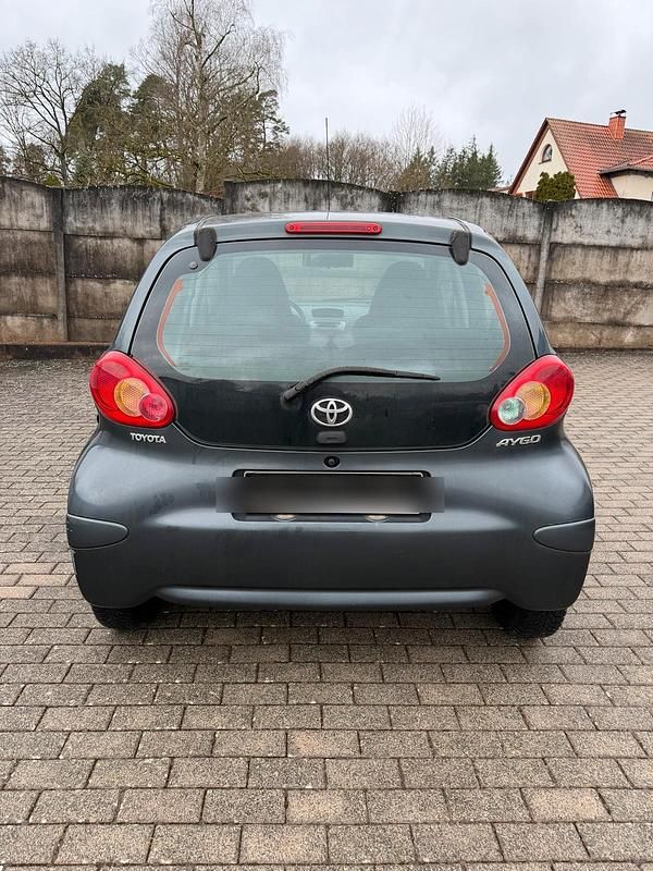 Gebraucht Toyota Aygo 68 PS (50 kW) 2009 Grau Kleinwagen