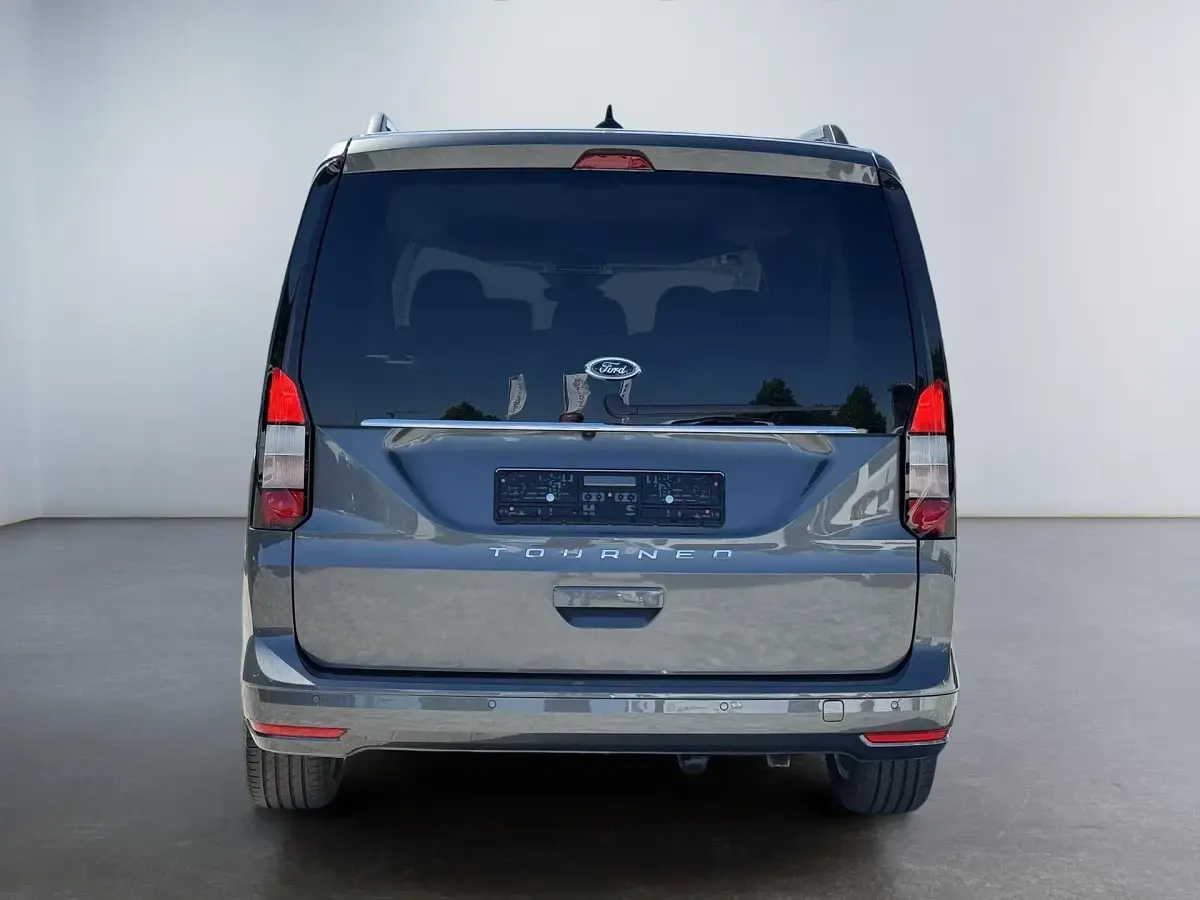 Neu Ford Tourneo Titanium 122 PS (89 kW) 2026 Graphite grey metallic Van / Kleinbus