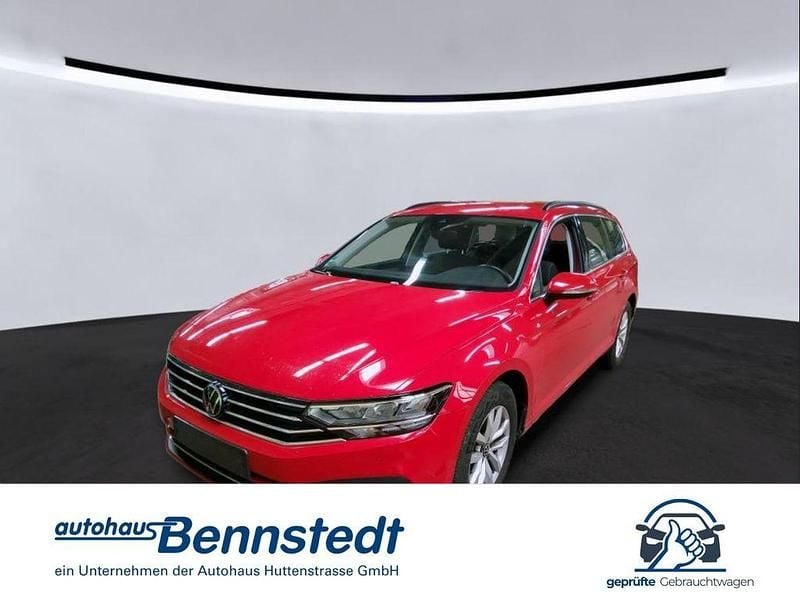Rot Gebraucht 2023 VW Passat Business Kombi | 23.420 € (Superpreis) - Bild 1/4