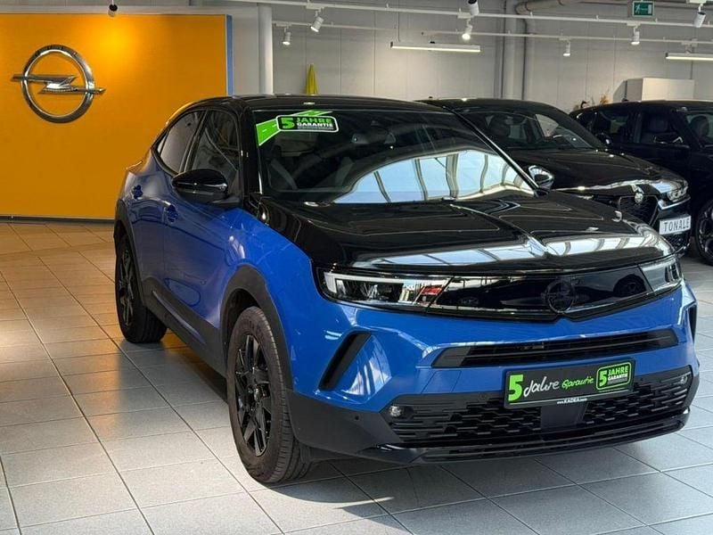 Gebraucht Opel Mokka-e 100 kW (136 PS) 2023 Perl blau/voltaik blau (metallic) SUV