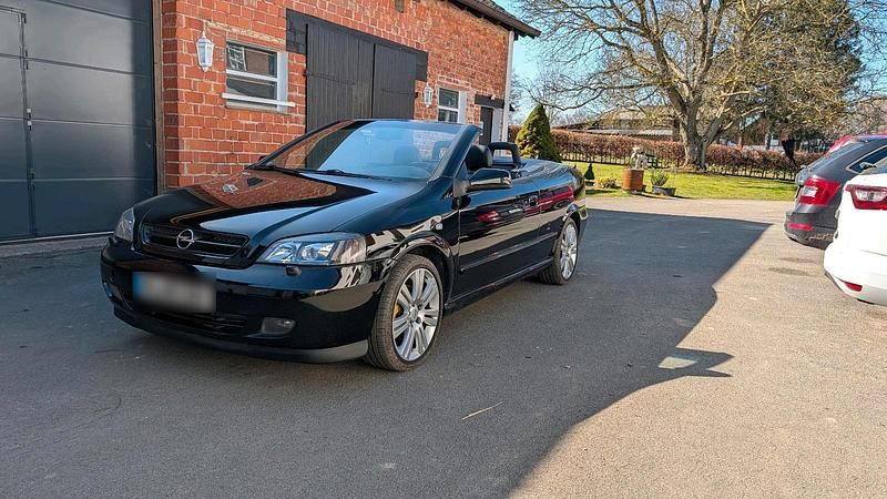 Gebraucht Opel Astra Cabriolet 147 PS (108 kW) 2001 Schwarz Cabrio