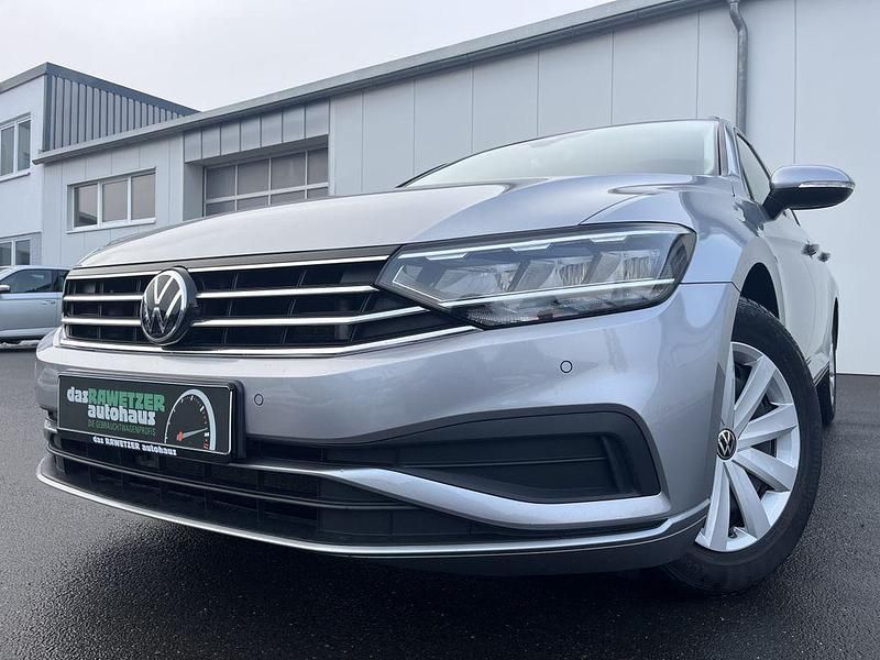 Silber Gebraucht 2022 VW Passat Conceptline Kombi | 20.860 € (Superpreis) - Bild 1/4