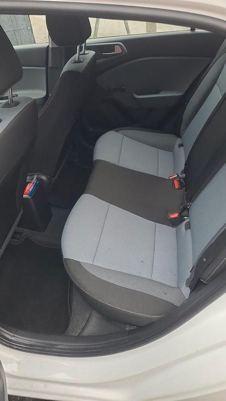 Gebraucht Hyundai i20 Classic 75 PS (55 kW) 2017 Weiß Kleinwagen