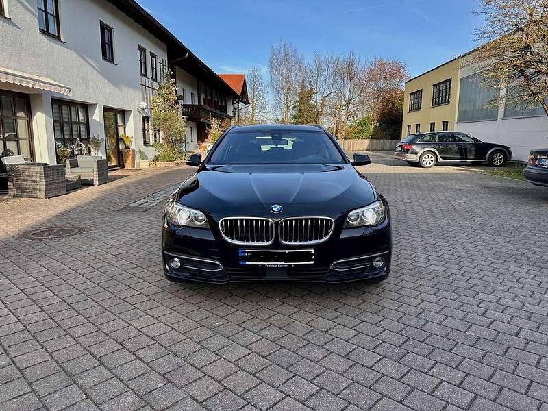 Schwarz Gebraucht 2017 BMW 530 Luxury Line Kombi | 23.999 € (Fairer Preis) - Bild 1/4