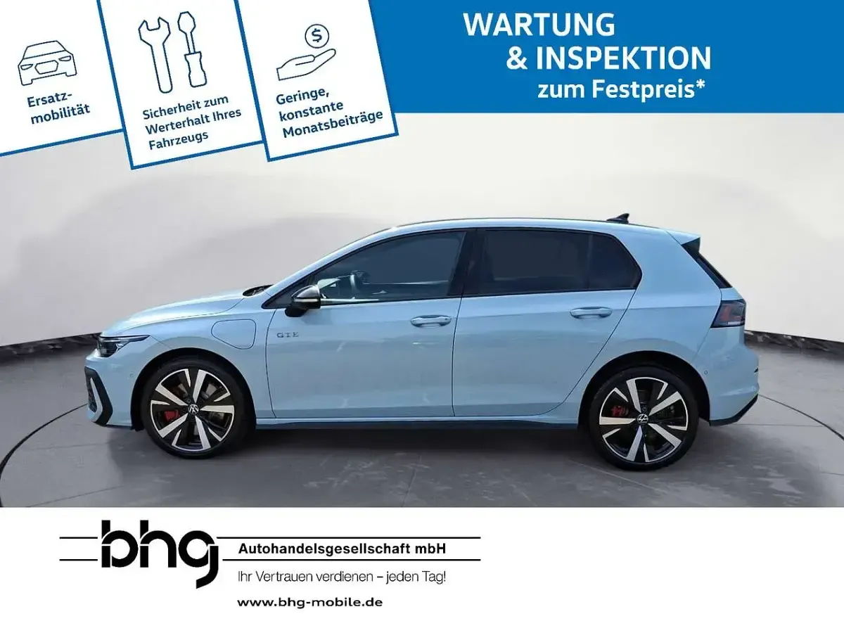 Gebraucht VW Golf VIII GTE 272 PS (200 kW) 2025 Crystal ice blue metallic/schw Limousine