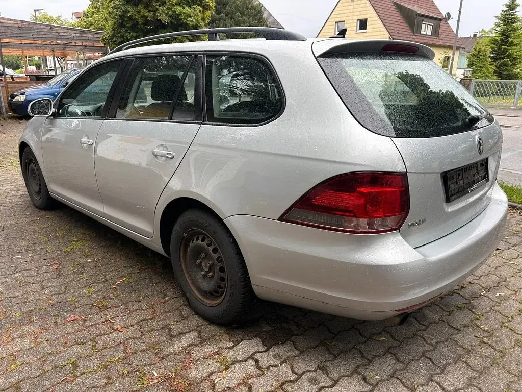 Gebraucht VW Golf VI Comfortline 105 PS (77 kW) 2010 Grau Kleinwagen
