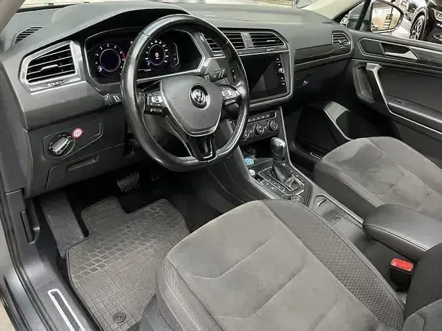 Gebraucht VW Tiguan Allspace Highline 190 PS (139 kW) 2021 Platinum grey metallic SUV