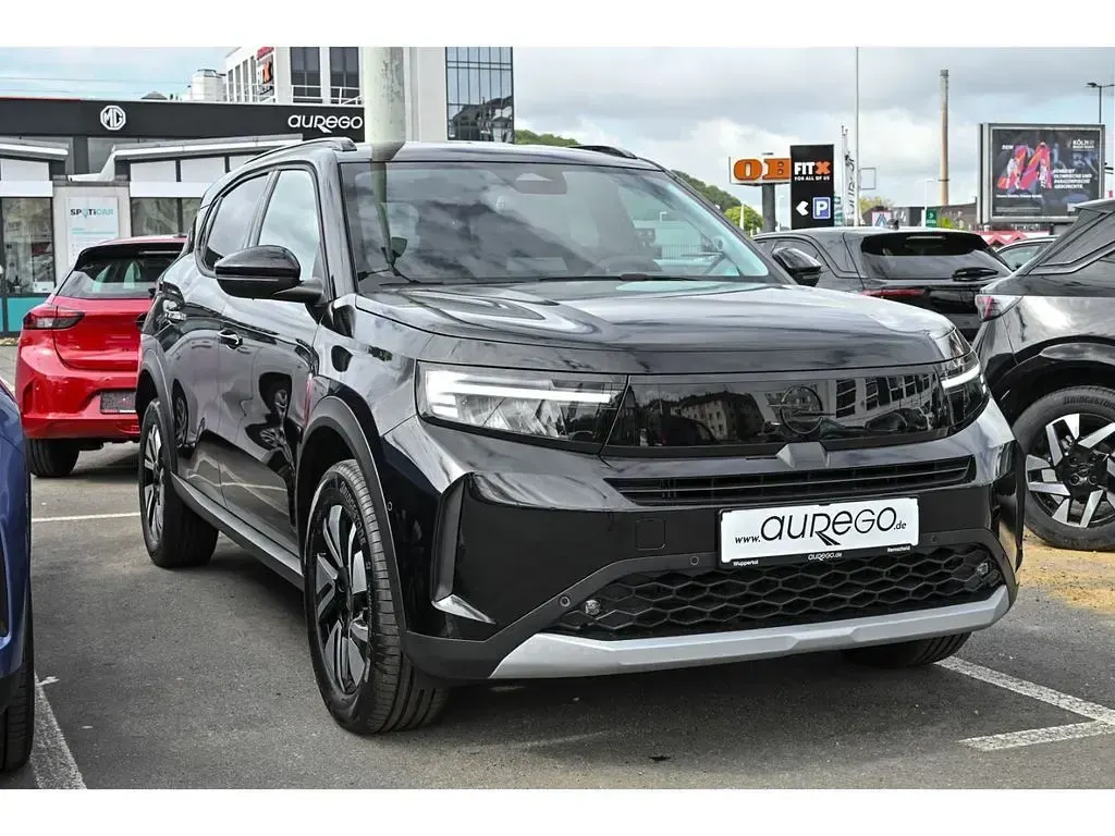 Neu Opel Frontera 145 PS (106 kW) 2026 Schwarz SUV
