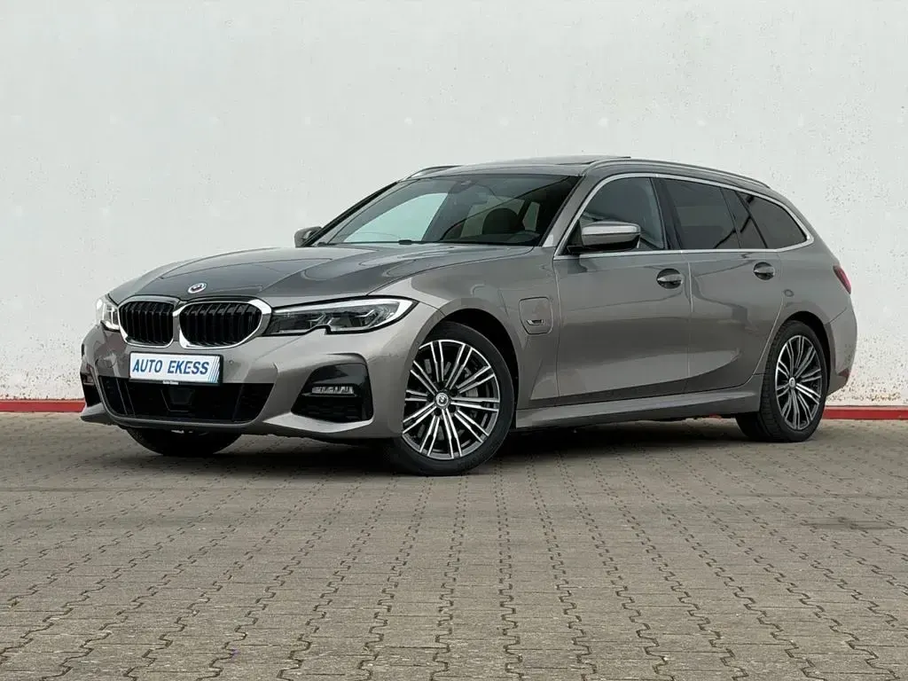 Gebraucht BMW 330e M Sport 252 PS (185 kW) 2022 Grau Kombi