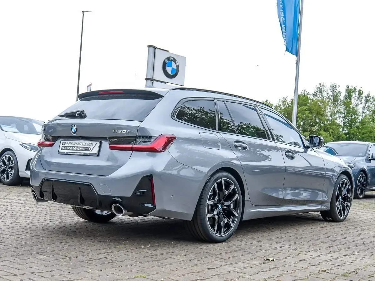 Gebraucht BMW 330 M Sport 245 PS (180 kW) 2025 Grau Kombi
