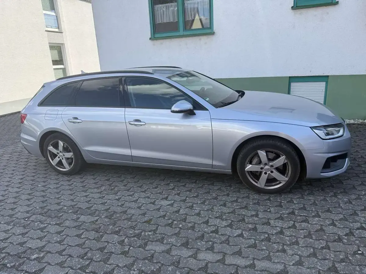 Gebraucht Audi A4 Basis 190 PS (139 kW) 2019 Grau Kombi