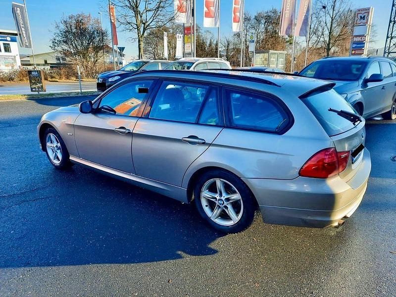 Gebraucht BMW 318 143 PS (105 kW) 2010 Grau Kombi