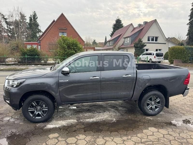 Neu Toyota HiLux Comfort 204 PS (150 kW) 2026 Grau Abholung