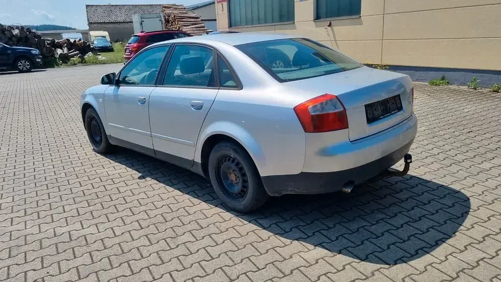 Gebraucht Audi A4 102 PS (75 kW) 2003 Silber Limousine