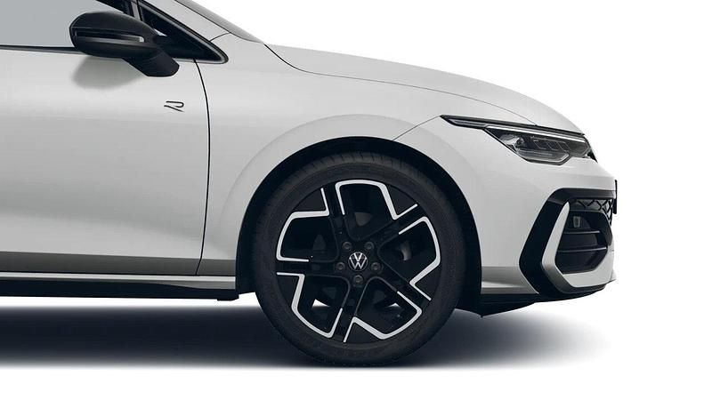 Gebraucht VW Golf VIII 150 PS (110 kW) 2026 Pure white uni / schwarz uni (metallic) Limousine