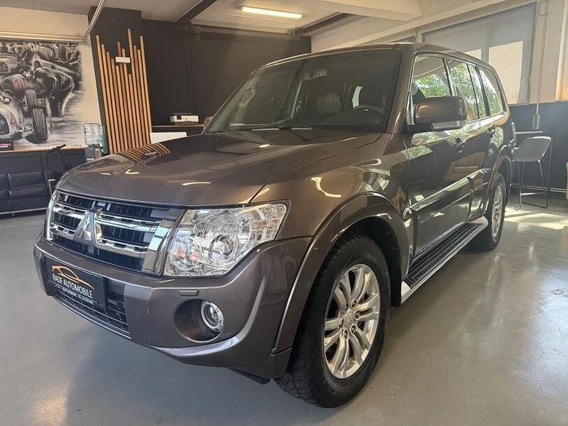 Braun Gebraucht 2012 Mitsubishi Pajero SUV | 28.999 € - Bild 1/4