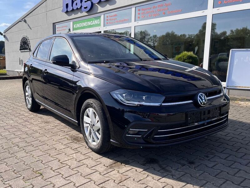 Deep black perleffekt Gebraucht 2024 VW Polo Style Limousine | 22.990 € (Fairer Preis) - Bild 1/4