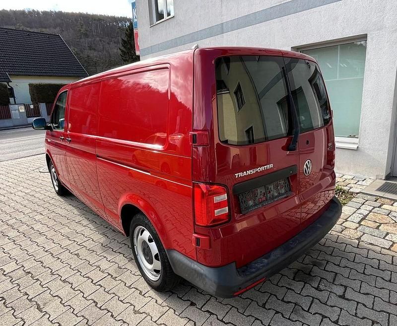 Gebraucht VW T6 150 PS (110 kW) 2018 Rot Van