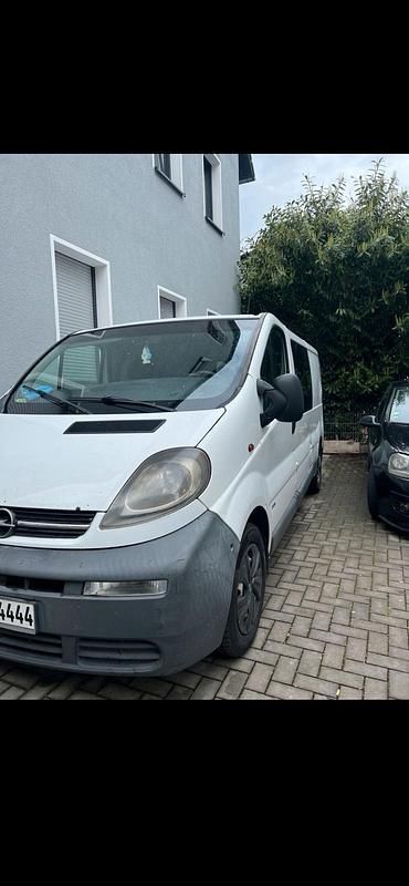 Second-hand Opel Vivaro 115 CP (84 kW) 2004 Alb Monovolum
