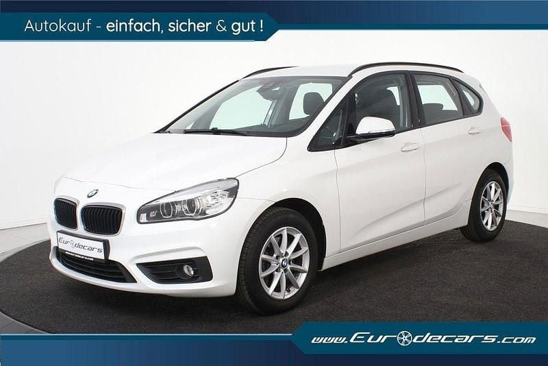Weiß Gebraucht 2017 BMW 220 Active Tourer Sport Line Van / Kleinbus | 12.400 € (Superpreis) - Bild 1/4