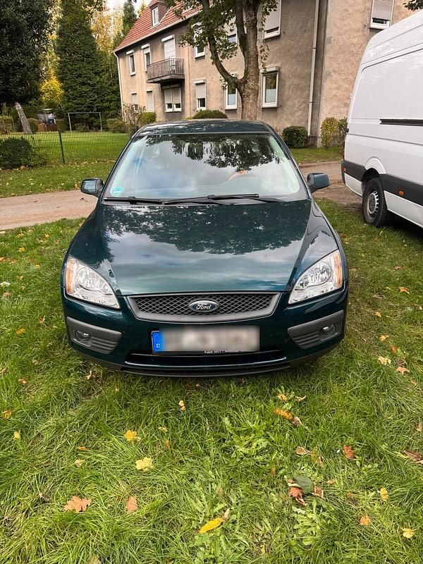 Grün Gebraucht 2007 Ford Focus Kombi | 700 € (Superpreis) - Bild 1/4