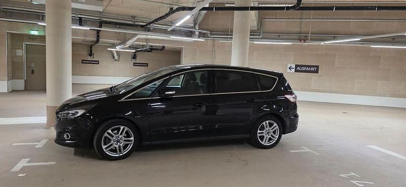 Gebraucht Ford S-MAX Titanium 180 PS (132 kW) 2017 Schwarz Van / Kleinbus