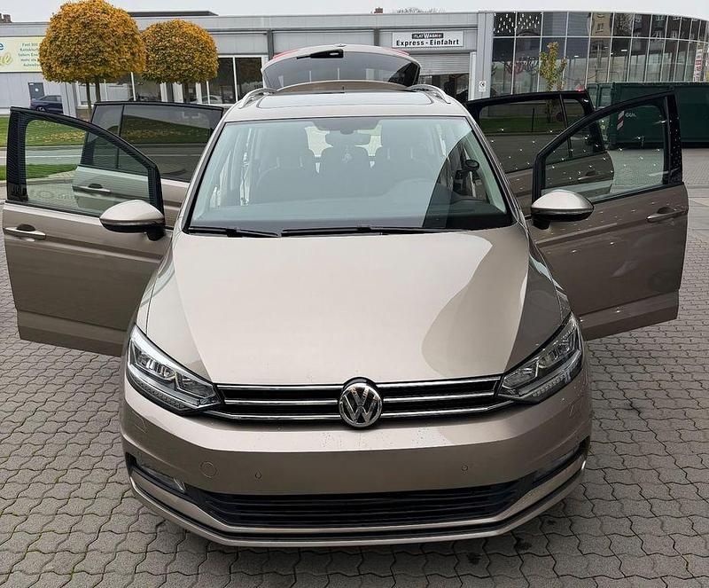 Gelb Gebraucht 2017 VW Touran Comfortline Van / Kleinbus | 15.999 € (Guter Preis) - Bild 1/4