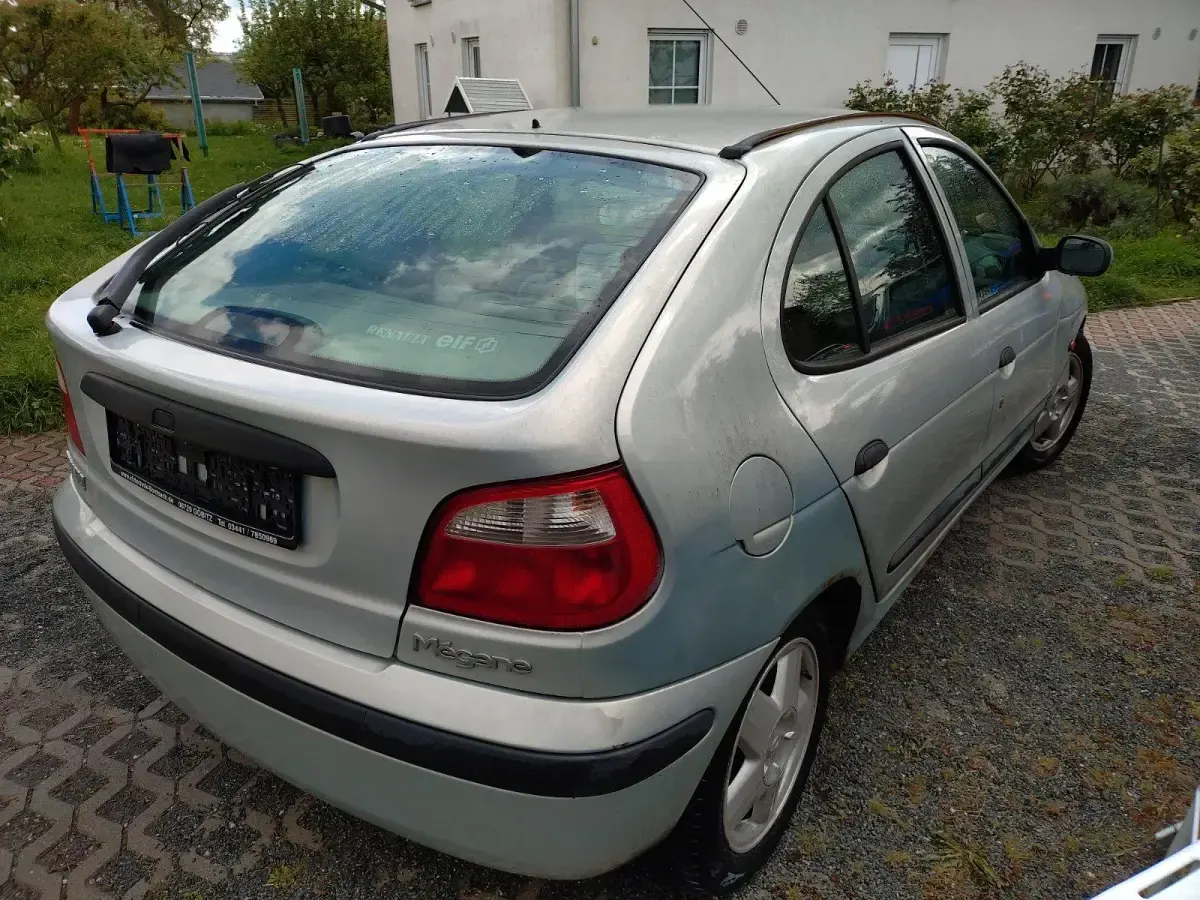 Gebraucht Renault Mégane Privilege 107 PS (78 kW) 2000 Silber Limousine