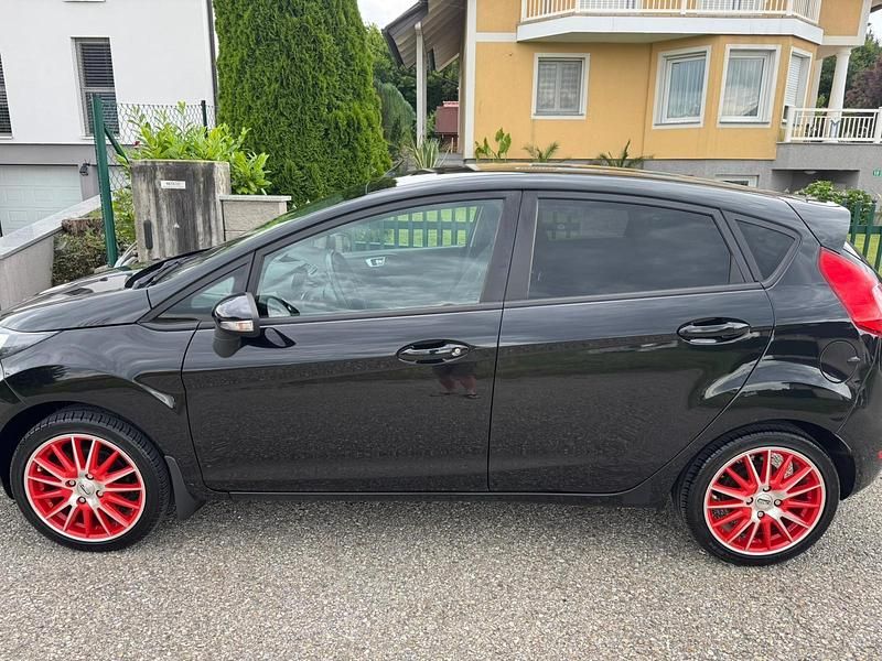 Gebraucht Ford Fiesta 60 PS (44 kW) 2014 Schwarz Kleinwagen