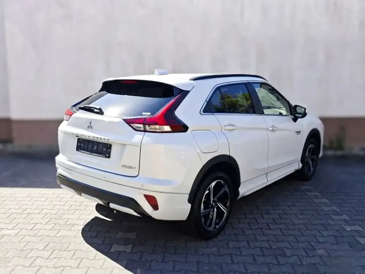 Gebraucht Mitsubishi Eclipse Cross Plus 188 PS (138 kW) 2022 Titanweiß SUV