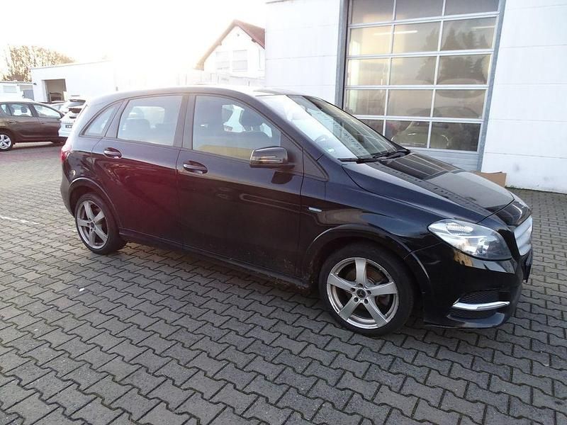 Gebraucht Mercedes B200 156 PS (114 kW) 2017 Schwarz Van / Kleinbus