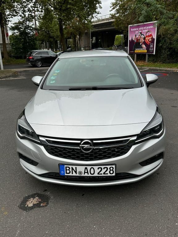 Silber Gebraucht 2016 Opel Astra Edition Limousine | 5.450 € (Fairer Preis) - Bild 1/4