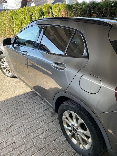 Gebraucht Mercedes GLA220 170 PS (125 kW) 2018 Grau SUV