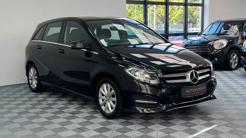 Schwarz Gebraucht 2015 Mercedes B180 Van / Kleinbus | 8.777 € (Guter Preis) - Bild 1/4