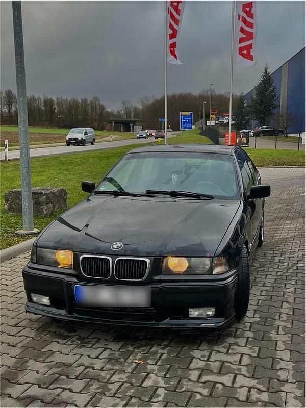 Schwarz Gebraucht 2000 BMW 316 M Sport Kleinwagen | 4.999 € - Bild 1/4