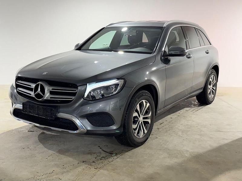 Grau Gebraucht 2016 Mercedes GLC250 SUV | 19.900 € (Guter Preis) - Bild 1/4