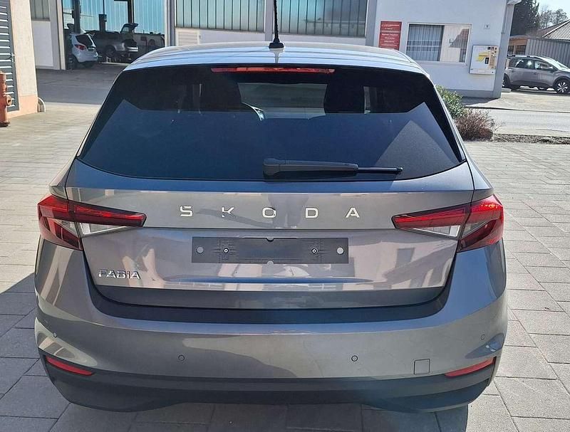 Gebraucht Skoda Fabia Selection 116 PS (85 kW) 2024 Graphitegrau metallic Limousine