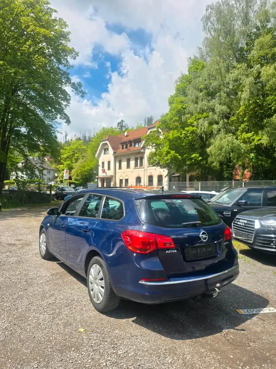 Gebraucht Opel Astra Selection 110 PS (80 kW) 2014 Blau Kombi