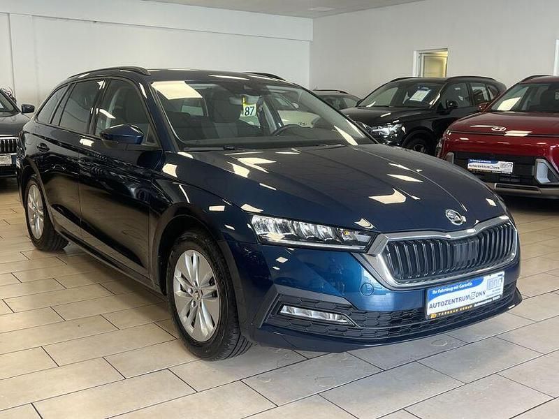 Blau Gebraucht 2024 Skoda Octavia Ambition Kombi | 23.400 € (Fairer Preis) - Bild 1/4