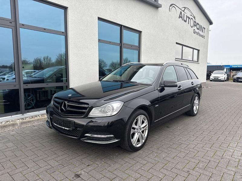 Schwarz Gebraucht 2012 Mercedes C200 Avantgarde Kombi | 7.480 € (Fairer Preis) - Bild 1/4