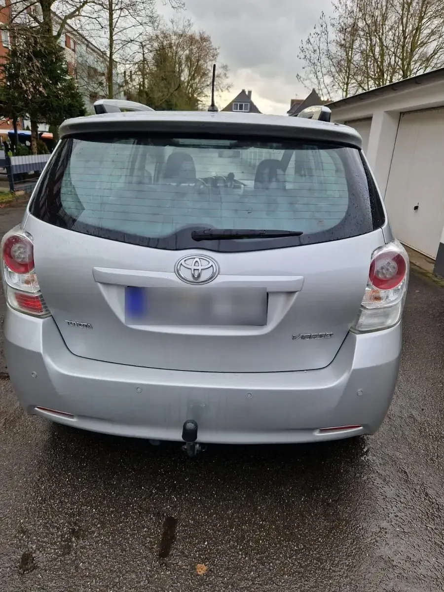 Gebraucht Toyota Verso 147 PS (108 kW) 2009 Grau Van / Kleinbus