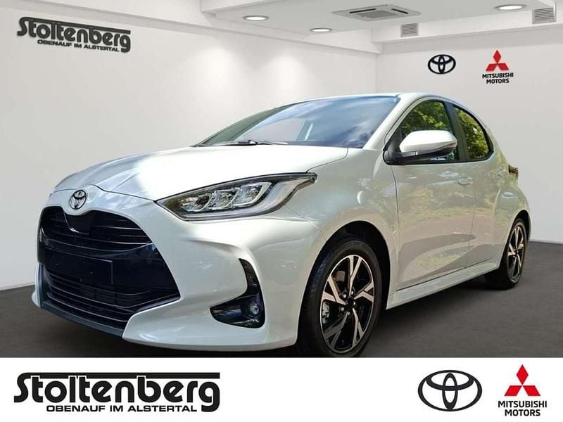 Schneeweiß Neu 2025 Toyota Yaris Hybrid Team Kleinwagen | 26.490 € (Fairer Preis) - Bild 1/4