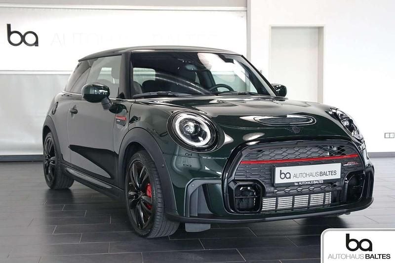 Gebraucht Mini John Cooper Works 231 PS (169 kW) 2024 Rebel green uni Kleinwagen