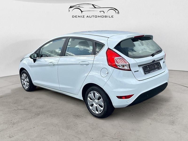 Gebraucht Ford Fiesta Titanium 101 PS (74 kW) 2016 Weiß Kleinwagen