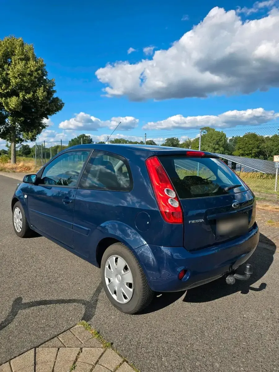 Gebraucht Ford Fiesta 69 PS (50 kW) 2008 Blau Kleinwagen