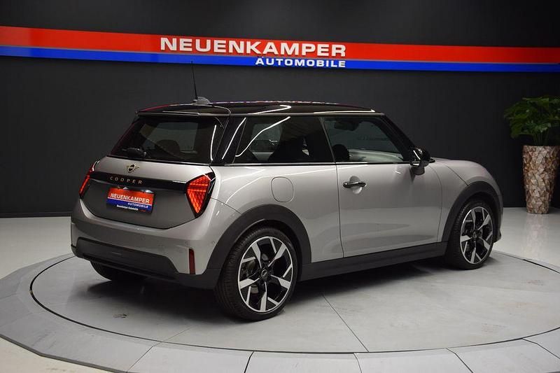 Gebraucht Mini Cooper Favoured 156 PS (114 kW) 2024 Silber Kleinwagen