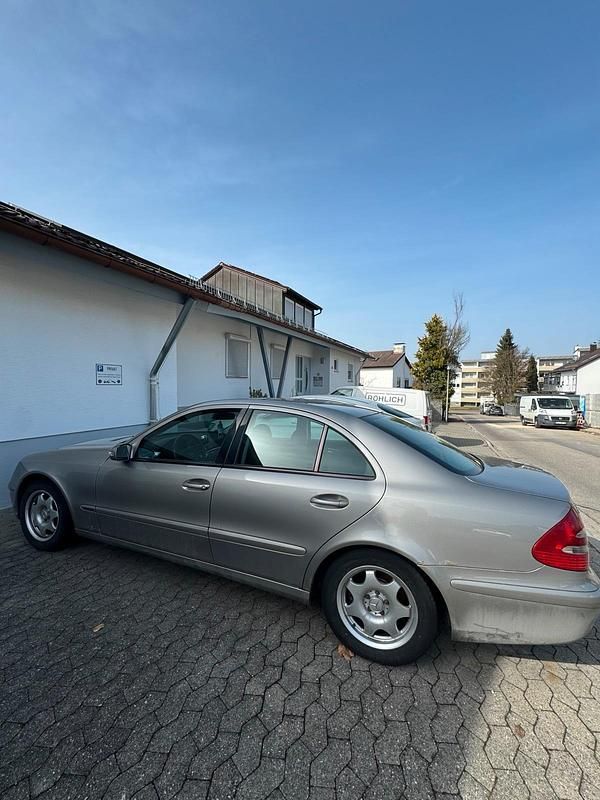 Gebraucht Mercedes E220 150 PS (110 kW) 2003 Beige Limousine