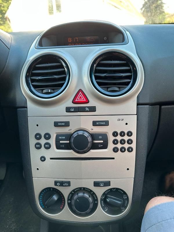 Second-hand Opel Corsa 80 CP (58 kW) 2009 Albastru Hatchback