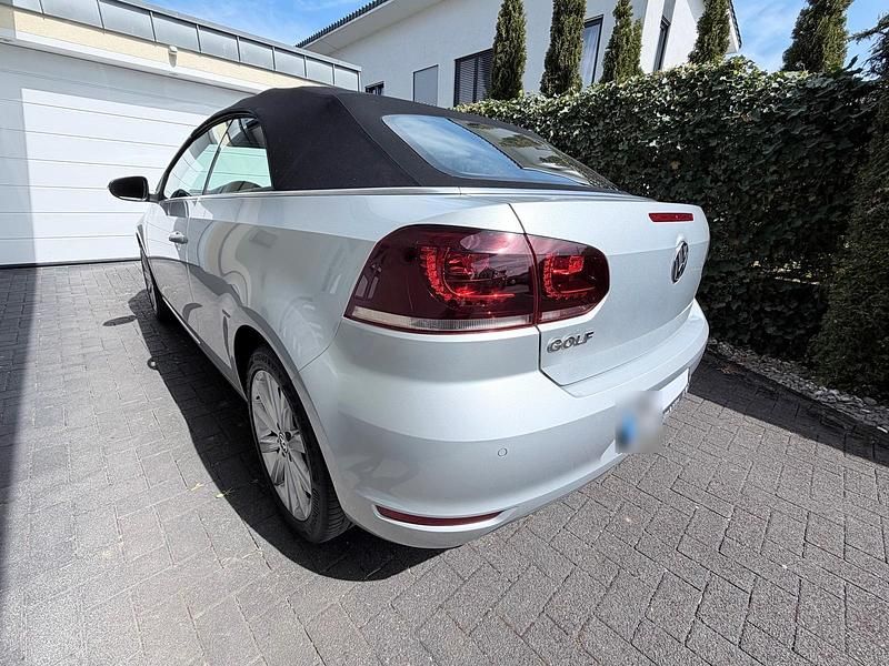Second-hand VW Golf 105 CP (77 kW) 2011 Argintiu Cabrio